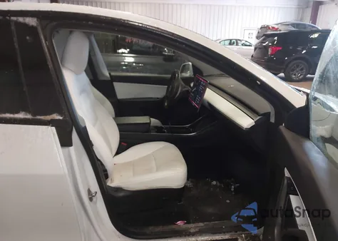 2020 Tesla Model Y Long Range Dual Motor All-Wheel Drive z USA, uszkodzony, nr VIN 5YJYGDEE4LF049721